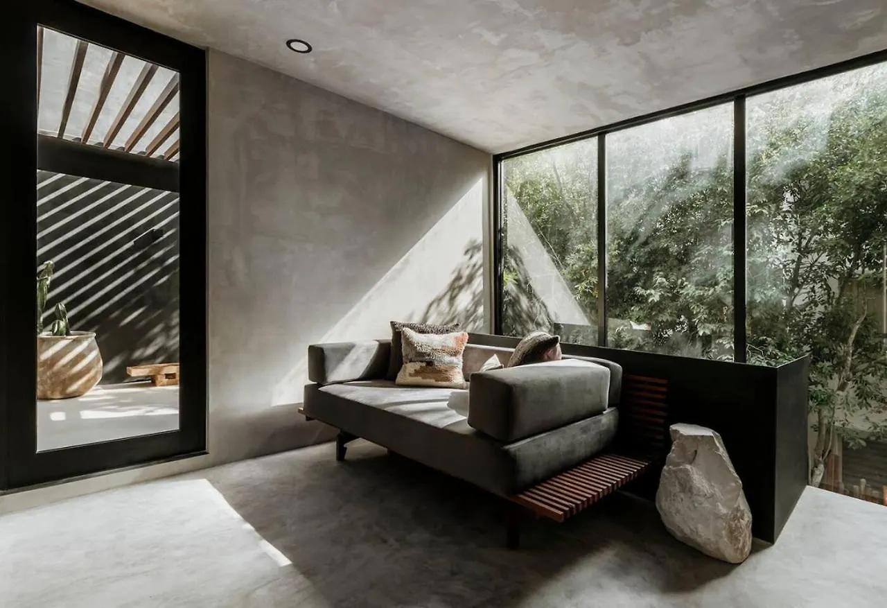 Mar Y Miel Noir Modern Apartment Tulum