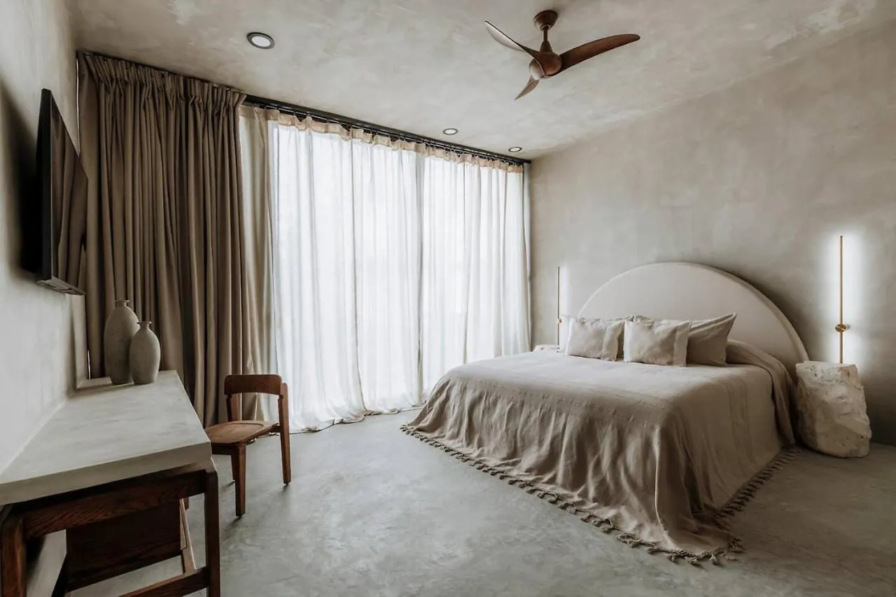 Mar Y Miel Noir Modern Apartment Tulum