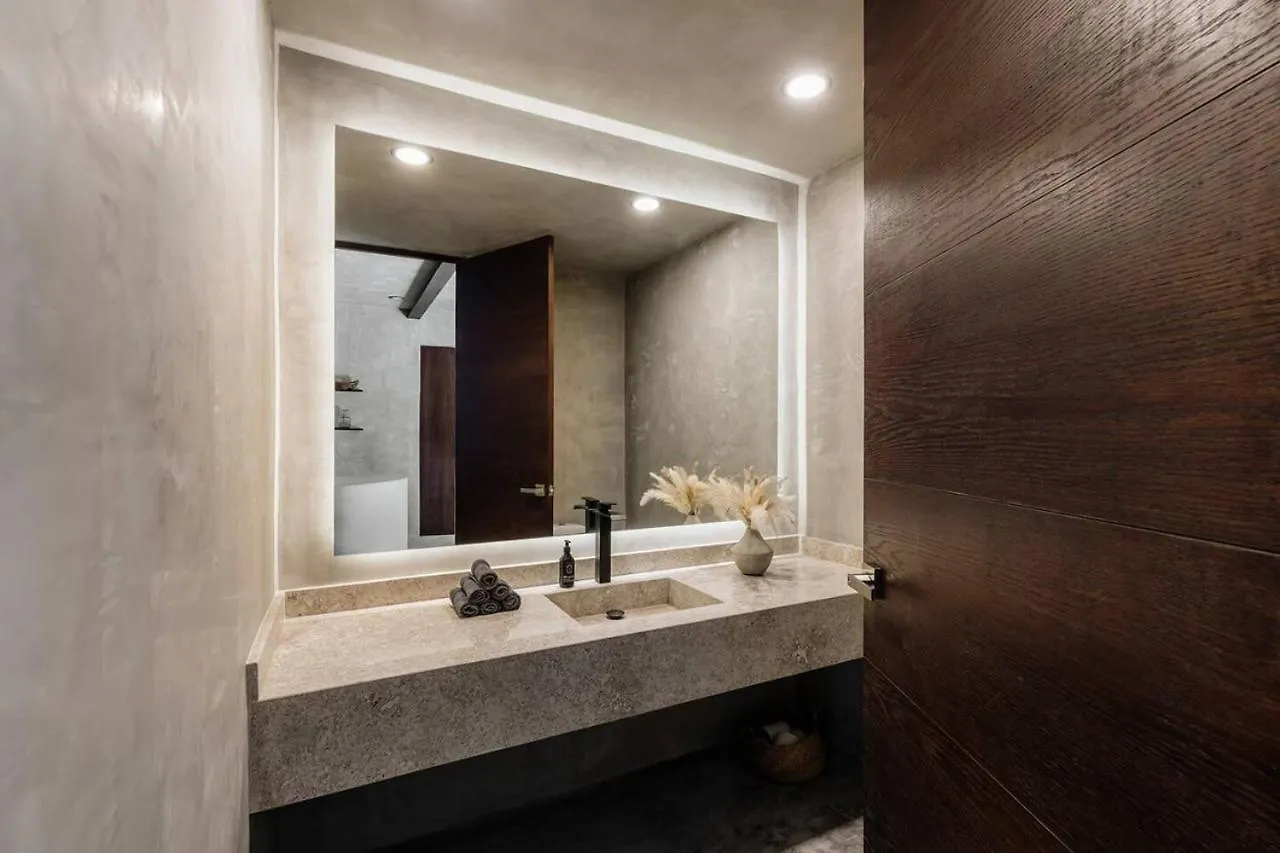 Mar Y Miel Noir Modern Apartment Tulum