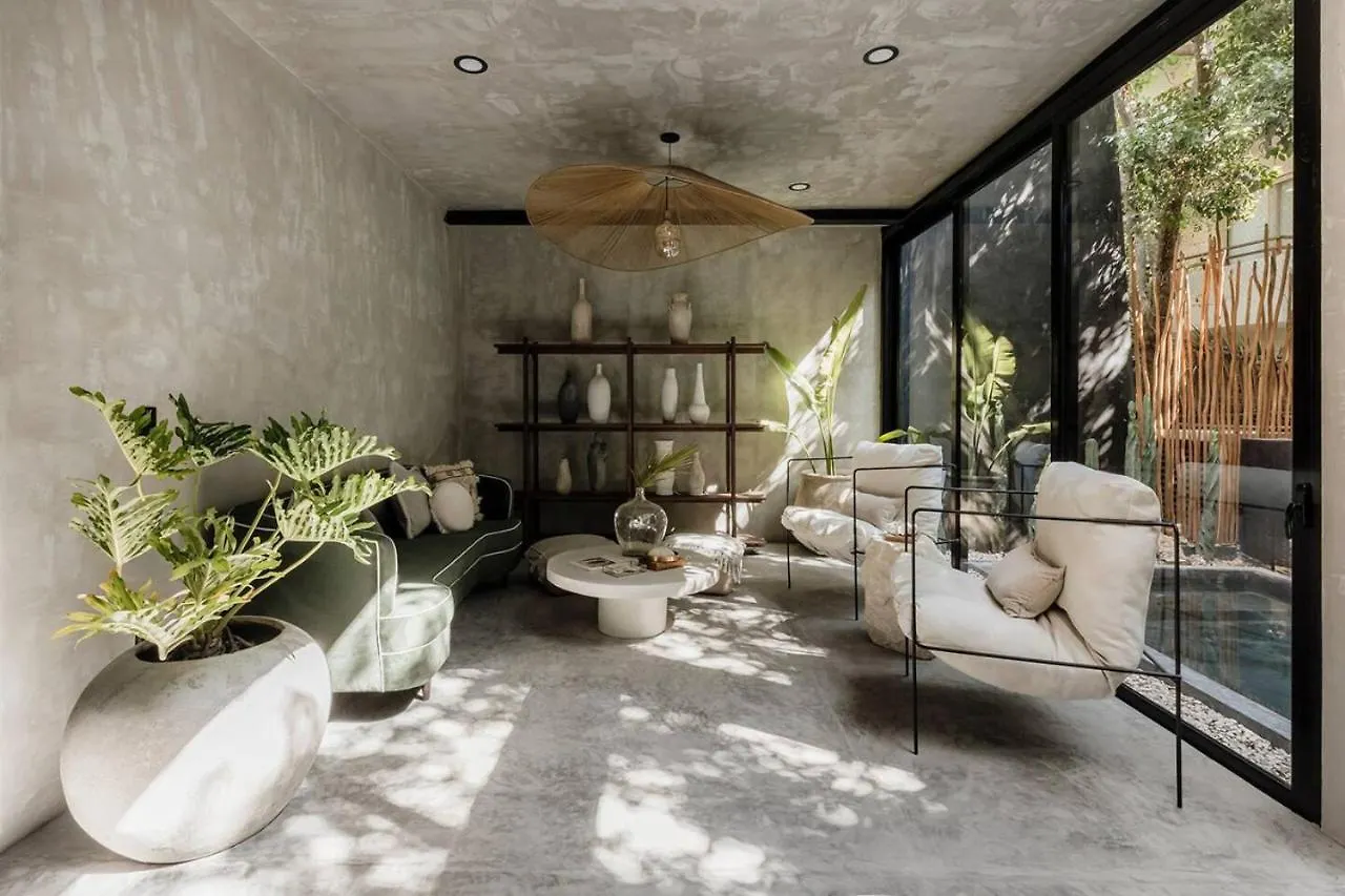 Mar Y Miel Noir Modern Apartment Tulum